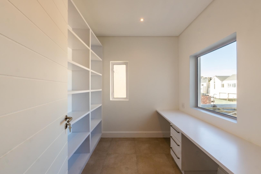 To Let 3 Bedroom Property for Rent in Voliere Estate Western Cape